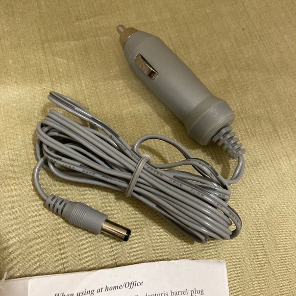 Ultra Fast Battery Charger For AA & AAA Batteries Ni-MH & Ni-CD - Picture 6 of 16